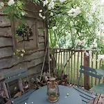 Alojamento de Acomodação e Pequeno-almoço Jardin Rêveur La La Tête Dans Les étoiles 3*