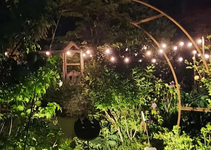 Jardin Reveur La La Tete Dans Les Etoiles לינה וארוחת בוקר